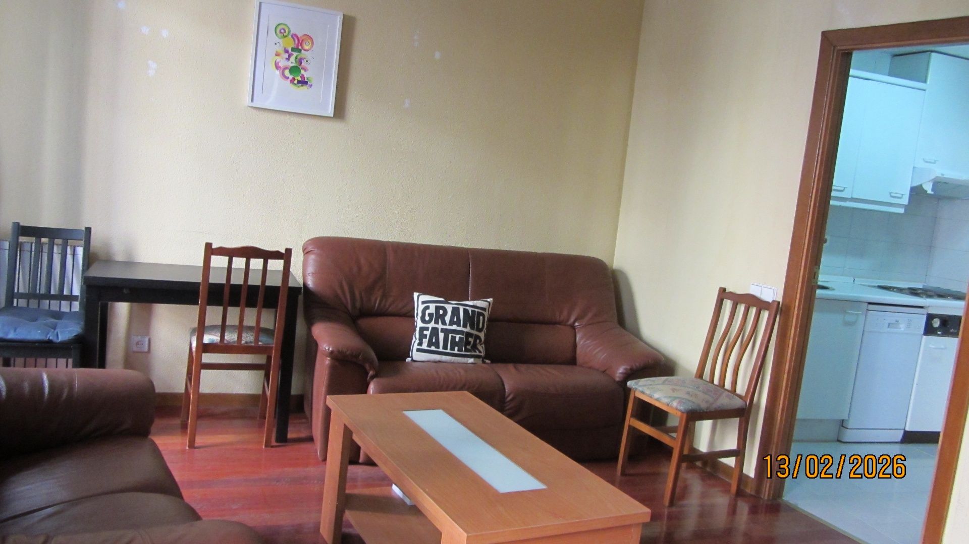 Zona de comedor del salón con acceso independiente a la cocina